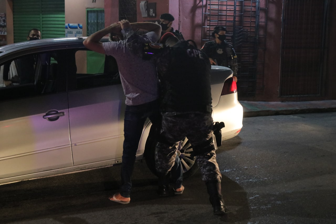 Homem é detido fazendo 'rolezinho' durante toque de recolher em Manaus