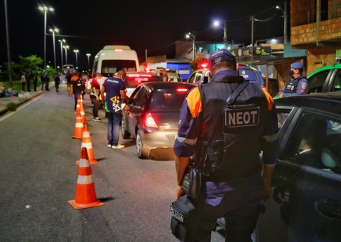 17 são detidos e 28 veículos apreendidos por 'furar' decreto em Manaus