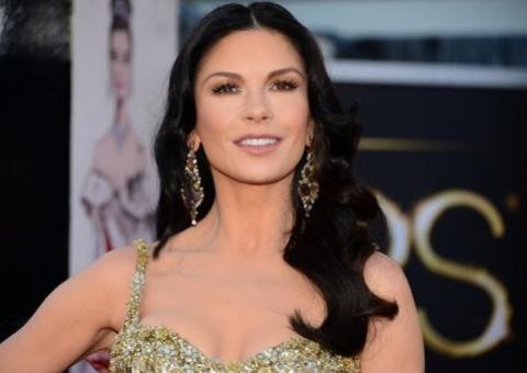 Vencedora do Oscar, Catherine Zeta-Jones é internada para tratar transtorno bipolar
