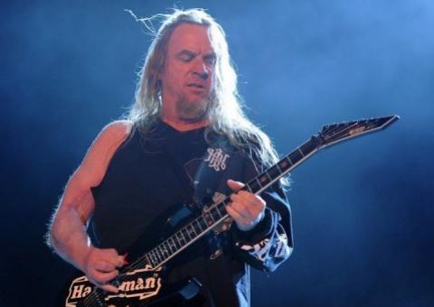 Morre Jeff Hanneman, guitarrista da banda de metal Slayer