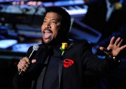 Lionel Richie defende Michael Jackson de nova acusação de pedofilia