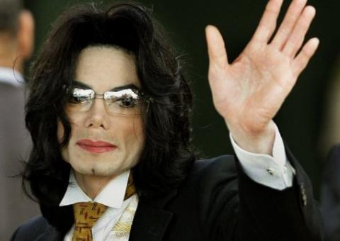 Maquiadora de Michael Jackson diz que Staff mentia sobre condição do cantor