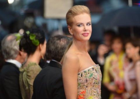 Estrelas desfilam no Festival de Cinema em Cannes