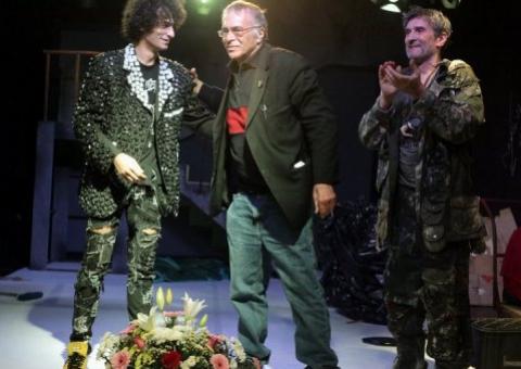 Peça teatral 'Deus é um gângster' será apresentada na Romênia sob proteção policial