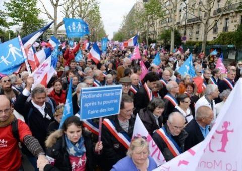 Manifestação contra o casamento gay em Paris sob tensão