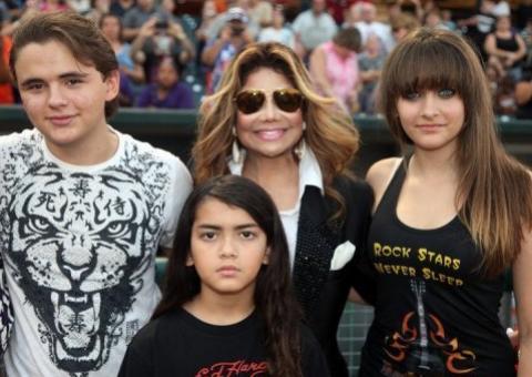 Testemunho da filha de Michael Jackson ataca babá da família