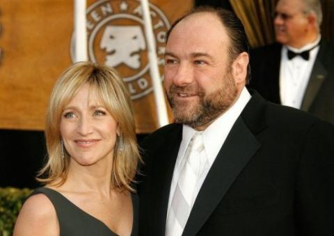  Atriz que viveu esposa de Gandolfini em "A Família Soprano" se diz devastada com morte do ator