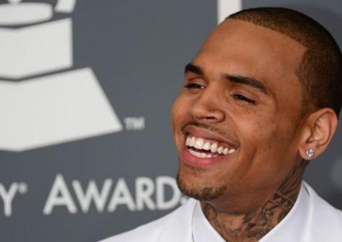  Cantor americano Chris Brown é acusado de bater em carro e fugir
