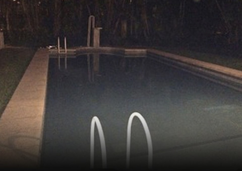 Irmãos de 4, 5 e 11 anos invadem casa e morrem afogados em piscina