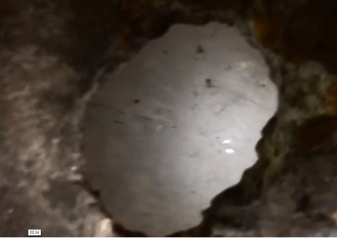 Buraco no piso do Shopping Manauara assusta frequentadores