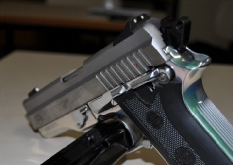 Com dois tiros na cabeça, vítima se finge de morta  e engana atiradores