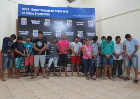 ‘Pit Stop’ recupera carros e motos e manda 18 para prisão