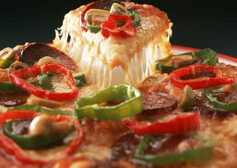 Mulher agredida pelo namorado pede pizza e consegue acionar a polícia. Veja como