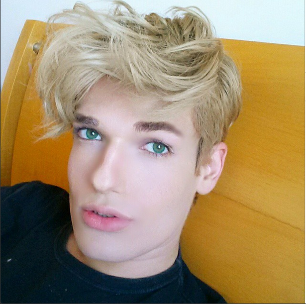 Ken Humano terá que retirar hidrogel: "Tenho medo de perder as pernas"