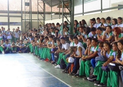 PMAM leva projeto de combate às drogas e violência às escolas