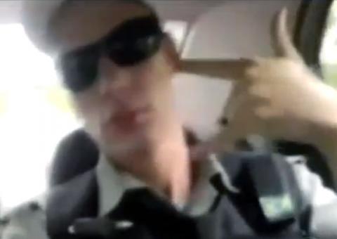 PMs brincam na estrada e publicam vídeo na web