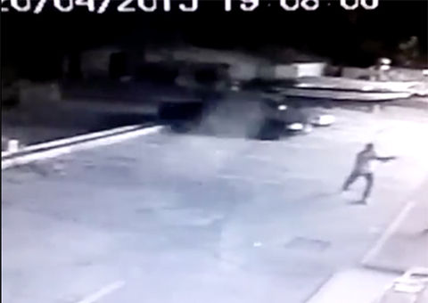 Vídeo mostra tentativa de roubo e troca de tiros por soldado da PM