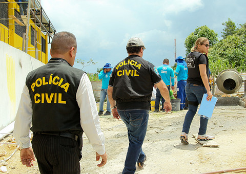 Polícia flagra ligações clandestinas de água e energia