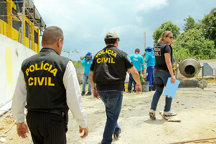 Polícia flagra ligações clandestinas de água e energia