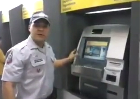 Policial mostra nova maneira de roubar clientes no caixa eletrônico