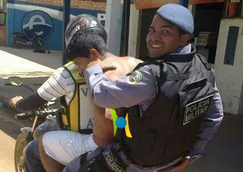 Policial no Amazonas leva preso em mototáxi