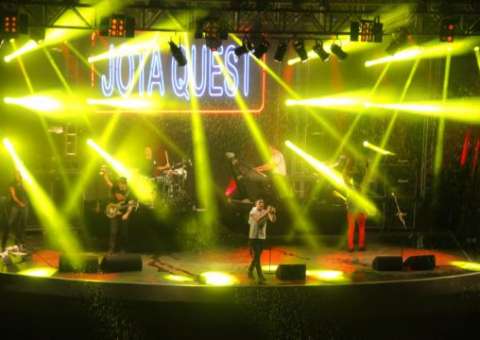 Jota Quest agita festa de reinauguração da Ponta Negra