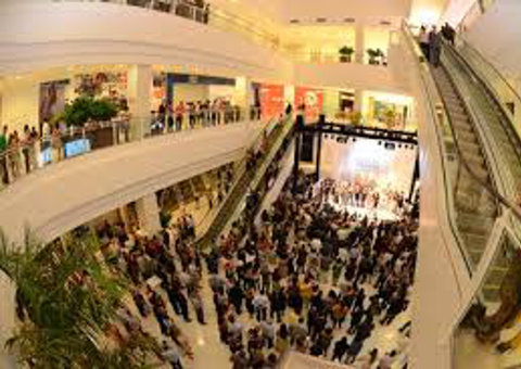 Em nota, Shopping Ponta Negra diz que atendeu criança ferida em escada rolante