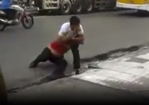 Vídeo flagra briga entre vendedor da Ramsons e suposto especulador da Novo Mundo