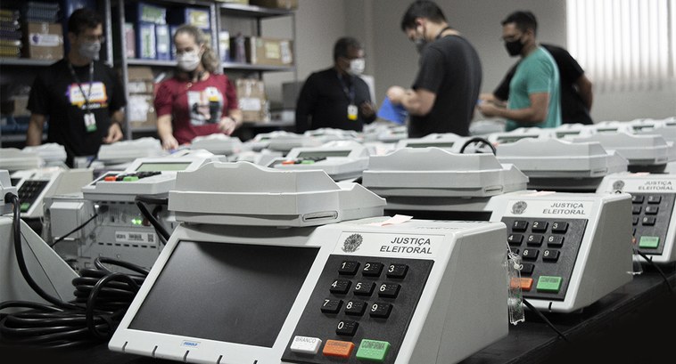 A um mês das eleições, TRE começa a enviar urnas para interior do Amazonas