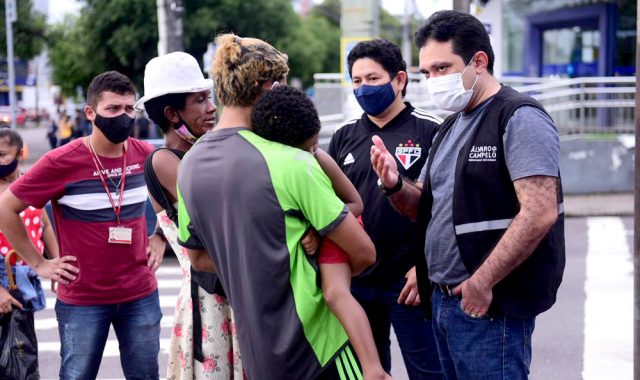 Ação da rede de proteção resgata crianças e adolescentes dos semáforos