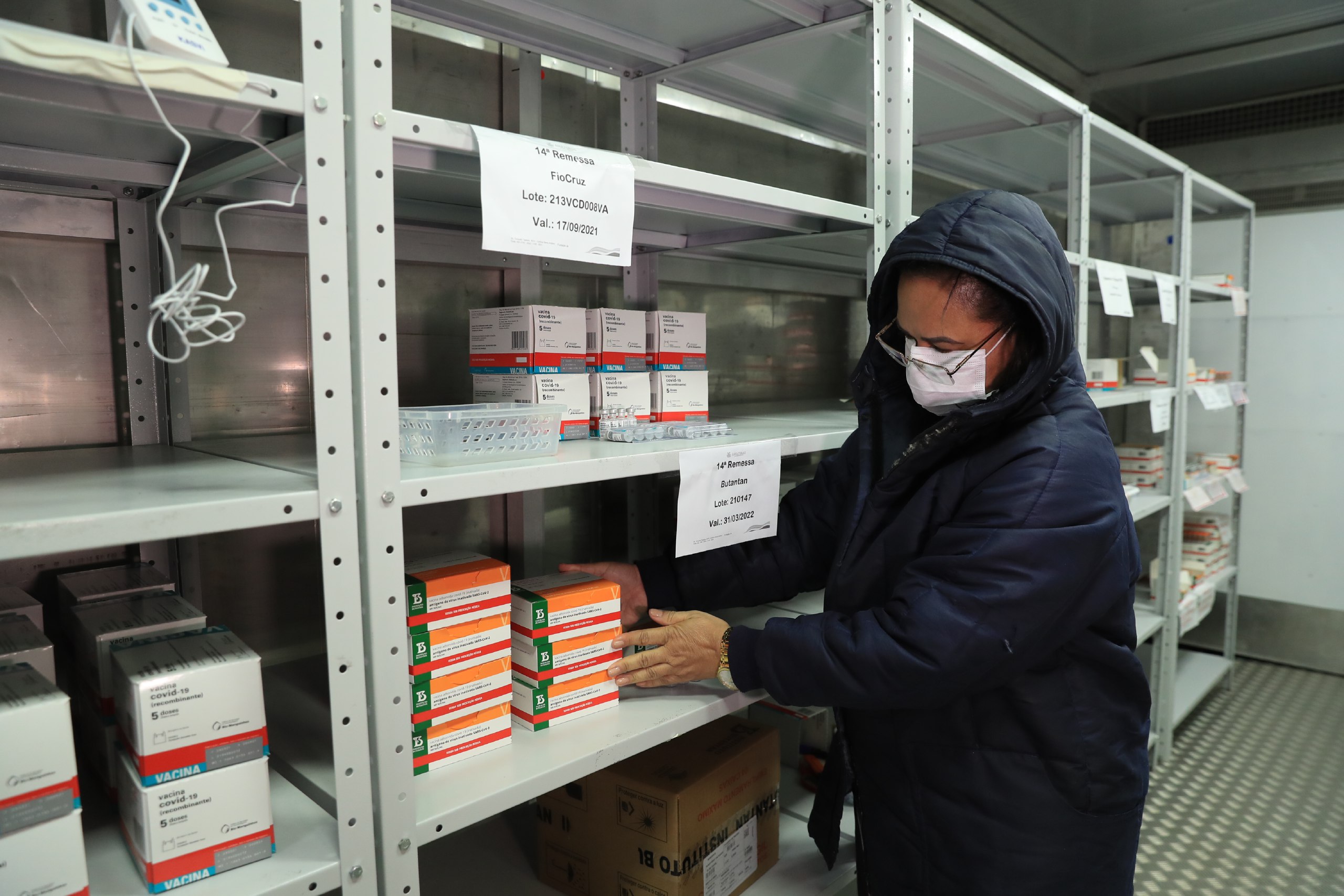 Lote com 7 mil doses de Coronavac chega ao Amazonas 