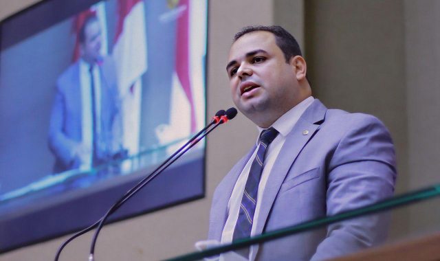 Roberto Cidade cobra informações do Governo sobre prorrogação de auxílio