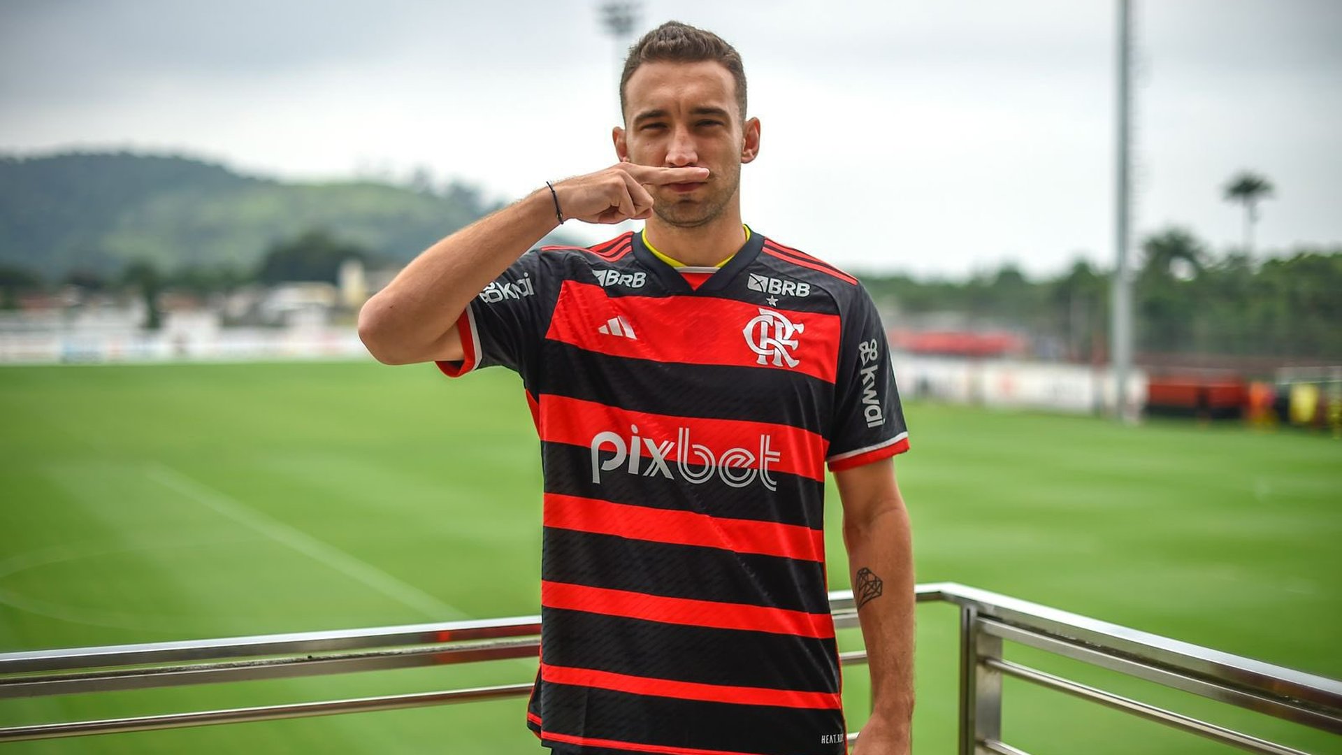 Veja como foi o primeiro dia de Léo Ortiz no Flamengo