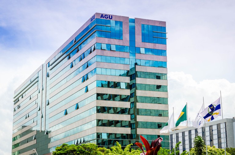 AGU pede anulação de lei do Amazonas que proíbe crianças nas paradas LGBT+