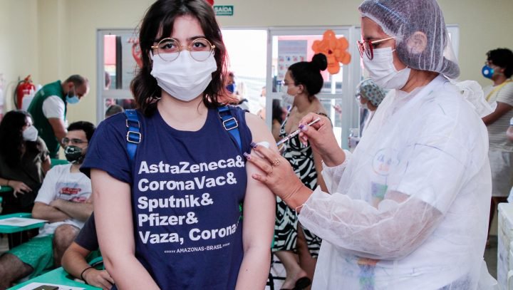 Vacinação contra Covid-19 é suspensa no Natal em Manaus