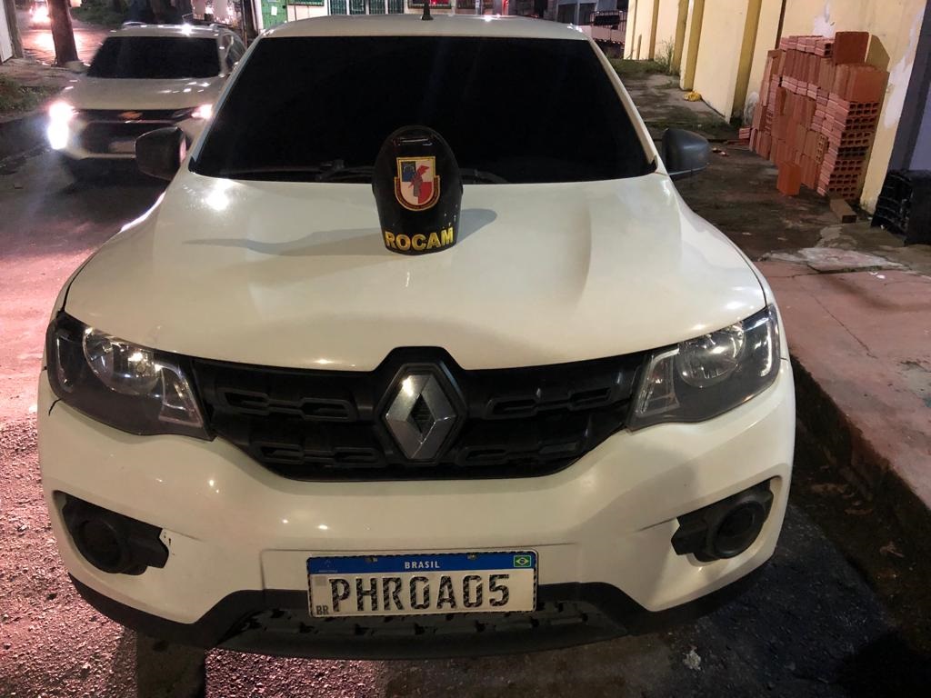 Carro roubado próximo à agência bancária é recuperado em Manaus