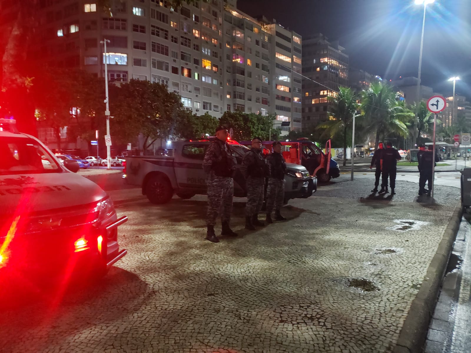 Quatro pessoas são esfaqueadas durante arrastão no Réveillon em Copacabana