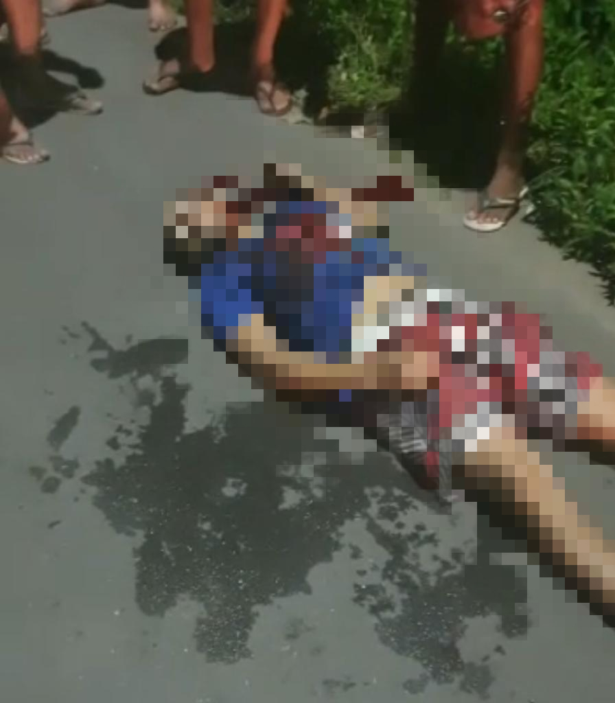 Disfarçado de mototaxista, atirador executa homem no meio da rua em Manaus