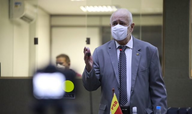 Grupos prioritários irão ser vacinados até junho, diz Serafim