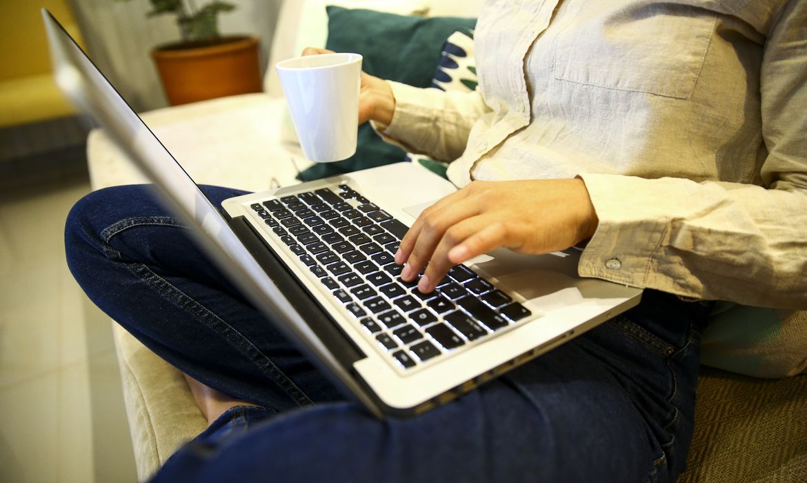 Riscos de "Sessão de terapia" no ChatGPT preocupa especialistas