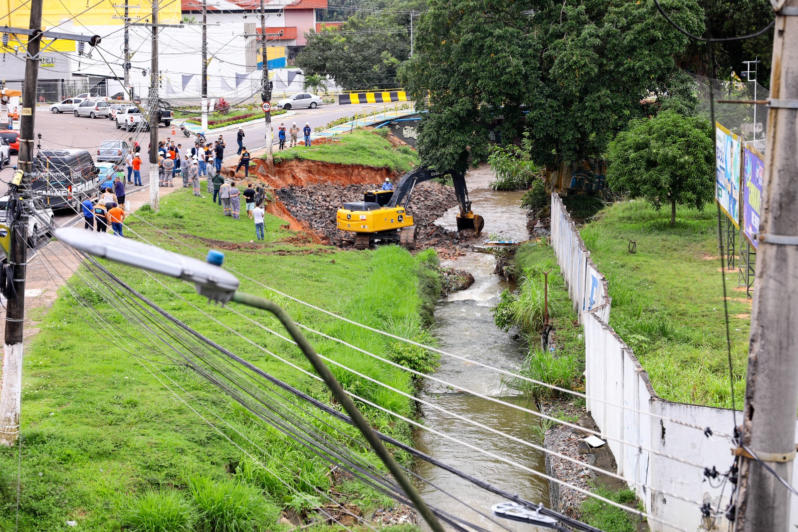 Obra para conter cratera na Torquato Tapajós vai durar 25 dias