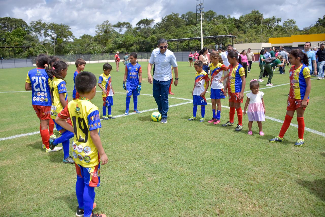 Estádio Municipal é inaugurado em Presidente Figueiredo