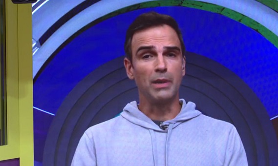 Tadeu 'tira onda' com lollipopers no paredão: 'pelo menos um vai voltar'