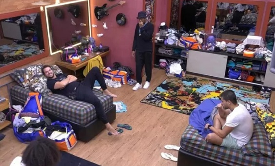 Arthur e Gustavo discutem após formação de paredão: 'Só pensa em você'