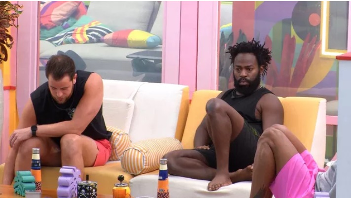 Gustavo diz que Arthur 'se coloca no lugar de vítima'