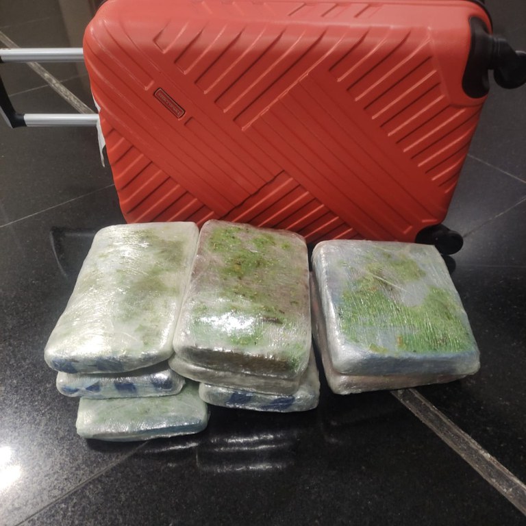 Mulher é presa com 10kg de drogas ao tentar embarcar no aeroporto de Manaus