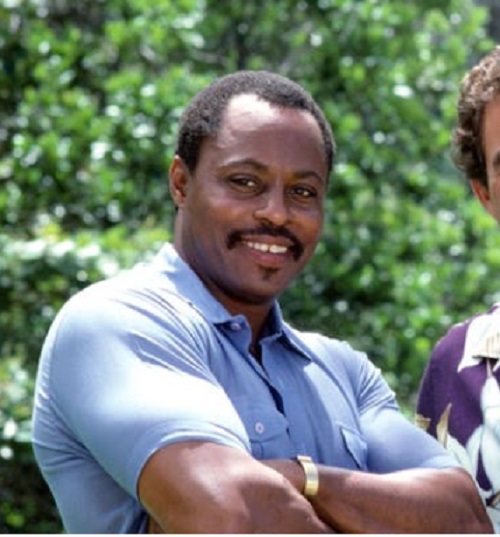 Ator Roger E. Mosley, da série 'Magnum', morre aos 83 anos