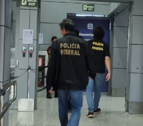 Foragidos brasileiros são presos após serem deportados dos EUA