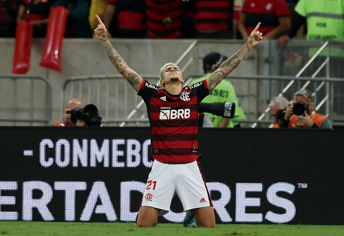 Flamengo vence o Vélez de virada e garante vaga na final da Libertadores