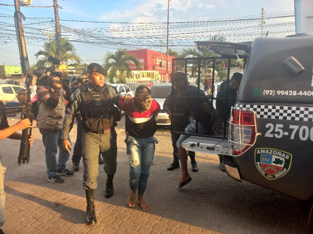 Trio é preso com arma falsa durante abordagem policial em Manaus